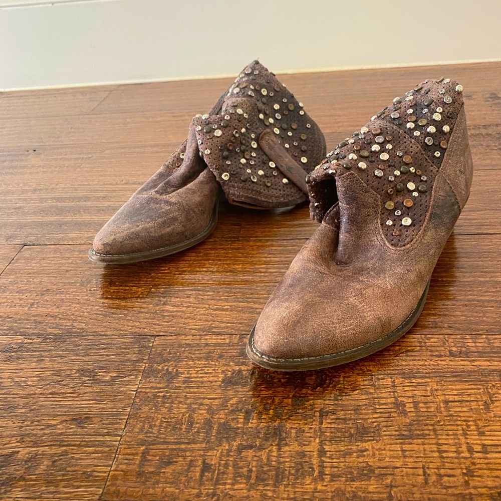 Women’s modern western booties